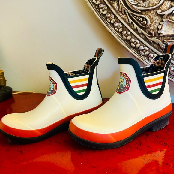 Pendleton Glacier National Park Chelsea Rain Boots size 5 - Picture 3 of 8